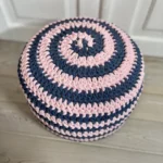 Marta Derkacz Produkt Pufa Szydełkowa Spirala