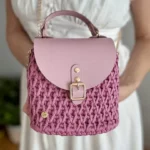 Marta Derkacz torebki i plecaki torebka kuferek jagoda