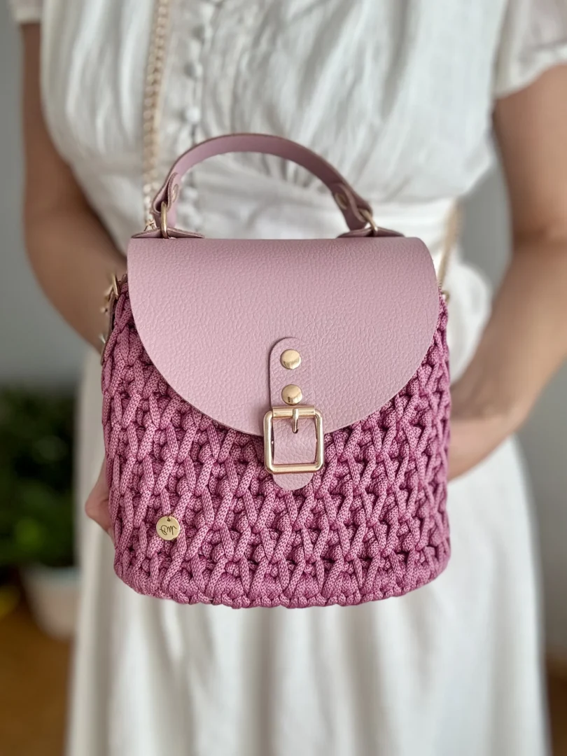 Marta Derkacz torebki i plecaki torebka kuferek jagoda