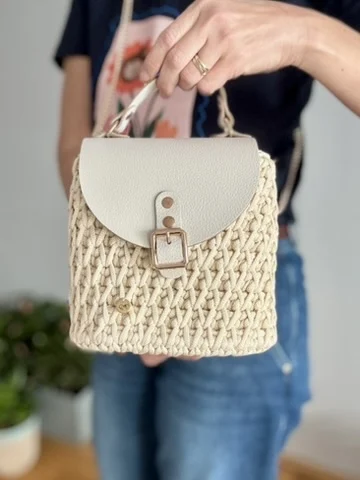 Torebka kuferek śmietankowa perła